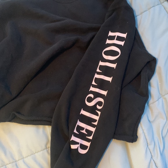 Black Hollister cropped crewneck - Picture 2 of 3